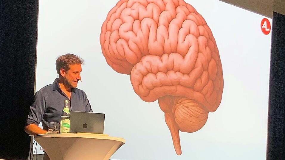 Jürgen Möller ist überzeugt, dass Lernen Kinder glücklicher machen kann. Jürgen Möller ist überzeugt, dass Lernen Kinder glücklicher machen kann.