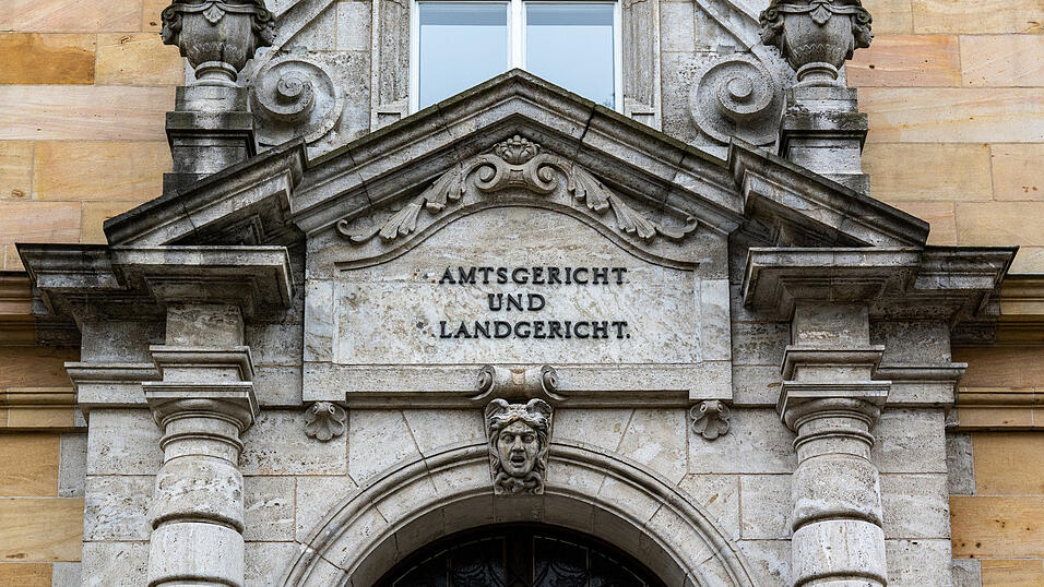 Am Amtsgericht Regensburg startete am Montag der Prozess gegen einen 27-j&auml;hrigen Insassen der JVA-Straubing. (Symbolbild)