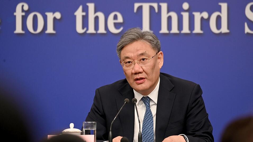 Chinas Handelsminister Wang wirbt für Austausch mit den USA zu den erhobenen Zöllen.