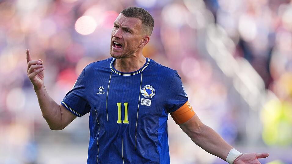 Edin Dzeko konnte seiner Mannschaft nach rund 50 Minuten nicht mehr helfen. Edin Dzeko konnte seiner Mannschaft nach rund 50 Minuten nicht mehr helfen.