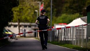 Ein 43-jähriger Schweizer ist festgenommen worden. Ein 43-jähriger Schweizer ist festgenommen worden.