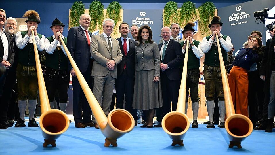 Alphornbl&auml;ser in der Bayern-Halle waren auch eine Station des Er&ouml;ffnungsrundgangs.