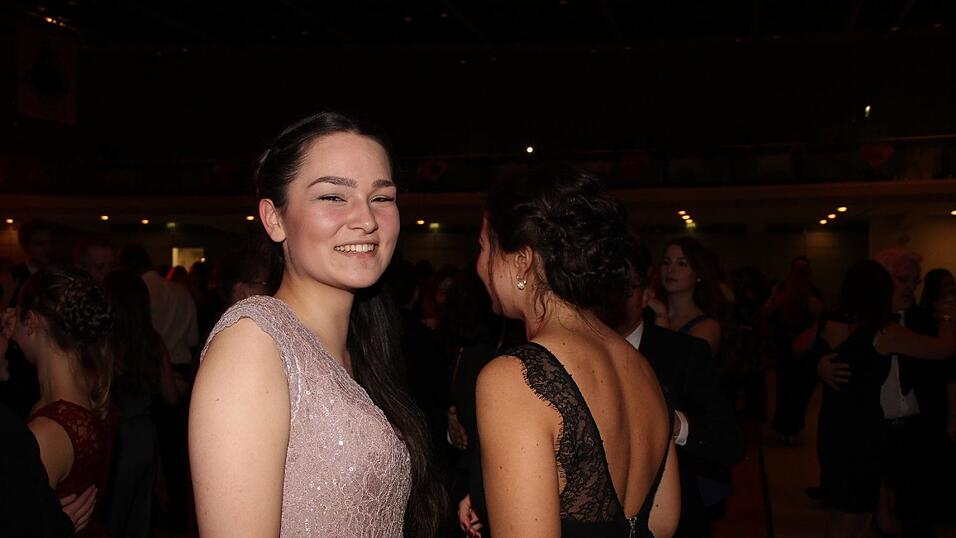 Die Bilder vom Abschlussball der Tanzschule Seidel in der Fraunhofer-Halle am 28. November. Die Bilder vom Abschlussball der Tanzschule Seidel in der Fraunhofer-Halle am 28. November.