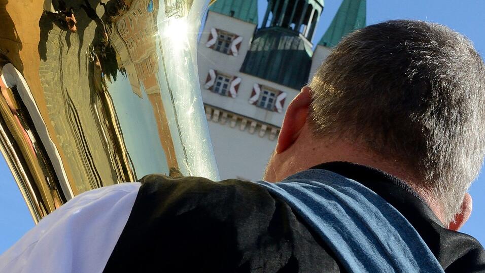 Das internationale Musikfestival Bluval muss dieses Jahr ausfallen. Drei Wochen lang hätten Künstler musiziert und Stücke aus Klassik, Jazz, traditioneller oder auch geistlicher Musik präsentiert. Das internationale Musikfestival Bluval muss dieses Jahr ausfallen. Drei Wochen lang hätten Künstler musiziert und Stücke aus Klassik, Jazz, traditioneller oder auch geistlicher Musik präsentiert.