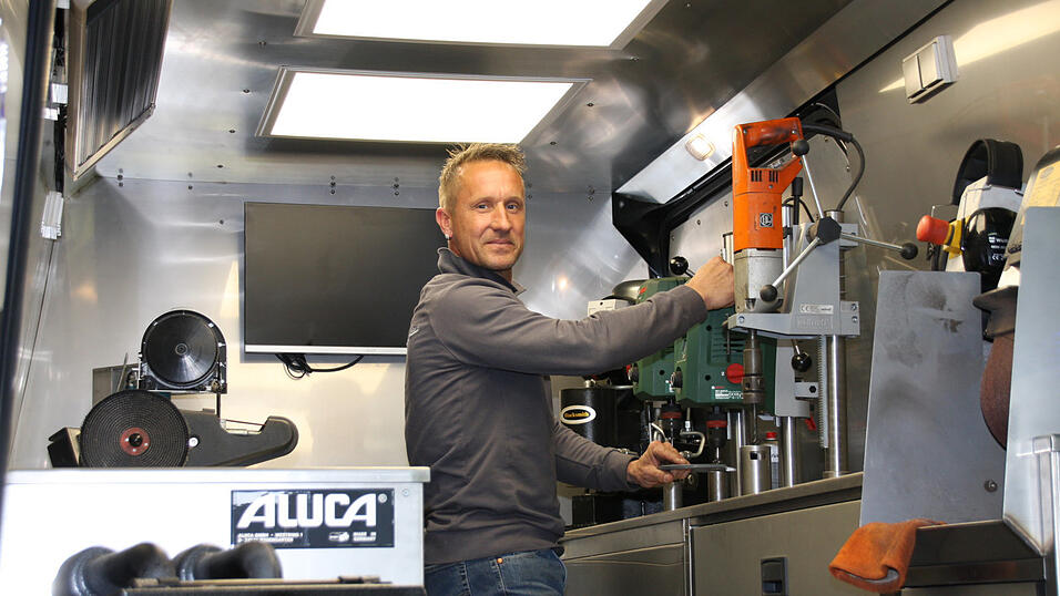 Der Lkw von Christian Fuchs beinhaltet eine hochmoderen Schmiedewerkstatt. Der Lkw von Christian Fuchs beinhaltet eine hochmoderen Schmiedewerkstatt.