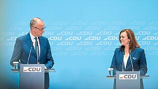 Bundeskanzler Friedrich Merz lobt Franziska Hoppermann als &bdquo;kluge und vertrauensvolle Person&ldquo;.