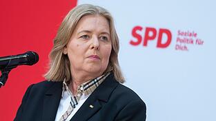 Bundesarbeitsministerin Bärbel Bas soll die Sozialdemokraten an der Seite von Lars Klingbeil in der schwarz-roten Regierungszeit anführen. Bundesarbeitsministerin Bärbel Bas soll die Sozialdemokraten an der Seite von Lars Klingbeil in der schwarz-roten Regierungszeit anführen.
