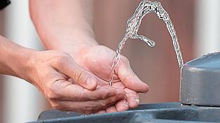 An geeigneten Standorten sollen in Schierling &ouml;ffentliche Trinkwasserbrunnen errichtet werden. Auch an Schulen und in Kindertagesst&auml;tten wird der Bedarf gepr&uuml;ft.