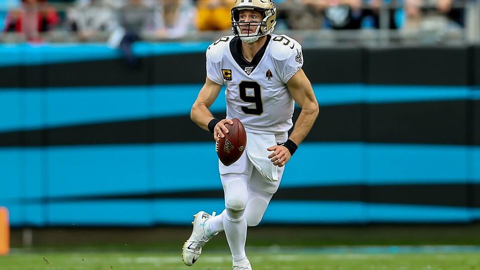 Die Quarterback-Legende der New Orleans Saints Drew Brees führt seit diesem Jahr die Liste der meisten geworfenen Touchdown-Pässe aller Zeiten an. Die Quarterback-Legende der New Orleans Saints Drew Brees führt seit diesem Jahr die Liste der meisten geworfenen Touchdown-Pässe aller Zeiten an.