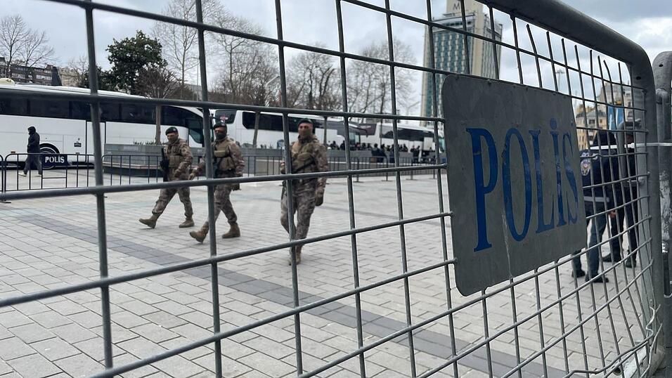 T&uuml;rkische Beh&ouml;rden f&uuml;hrten in den letzten Wochen zahlreiche Razzien gegen Prominente durch - das Vorgehen steht in der Kritik. (Symbolbild)