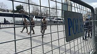 T&uuml;rkische Beh&ouml;rden f&uuml;hrten in den letzten Wochen zahlreiche Razzien gegen Prominente durch - das Vorgehen steht in der Kritik. (Symbolbild)