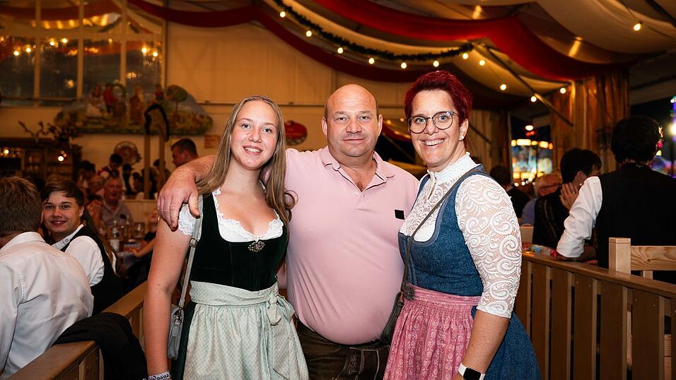 Die Partybilder vom Montag, 17. August, aus dem Festzelt Greindl. Die Partybilder vom Montag, 17. August, aus dem Festzelt Greindl.
