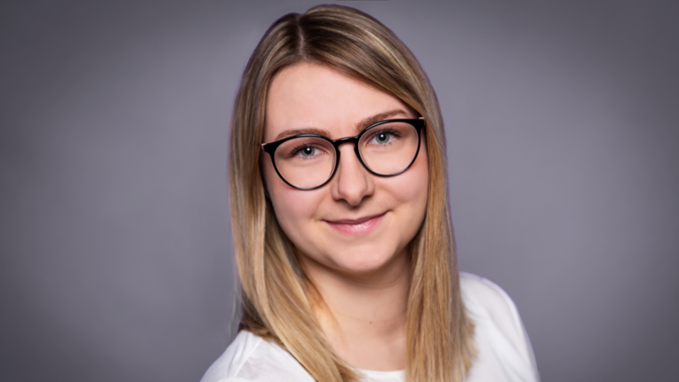 Anna Mayerhofer wurde für ihre Masterarbeit ausgezeichnet. Anna Mayerhofer wurde für ihre Masterarbeit ausgezeichnet.