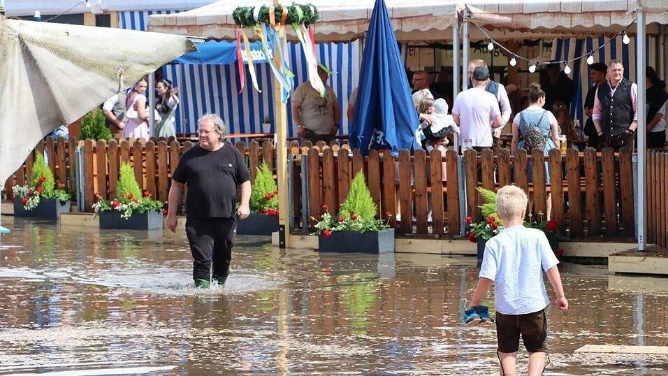 Land unter auf dem Festplatz in Wallersdorf.&nbsp;