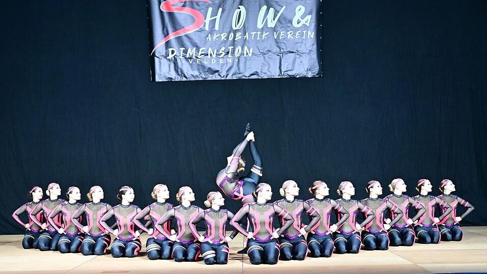 Die verschiedenen Gruppe des Show- und Akrobatikvereins präsentierten beim Showabend ihre aktuellen Tänze und Choreographien. Die verschiedenen Gruppe des Show- und Akrobatikvereins präsentierten beim Showabend ihre aktuellen Tänze und Choreographien.