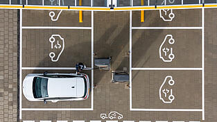 &bdquo;Tankstelle&ldquo; f&uuml;r E-Autos: Aufladen ist nicht schwer, aber ein paar grundlegende Dinge sollte man ber&uuml;cksichtigen - am besten bereits vor dem Kauf.