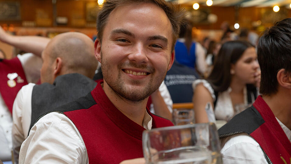 Die Partybilder vom Dienstag, 11. August, aus dem Festzelt Wenisch. Die Partybilder vom Dienstag, 11. August, aus dem Festzelt Wenisch.