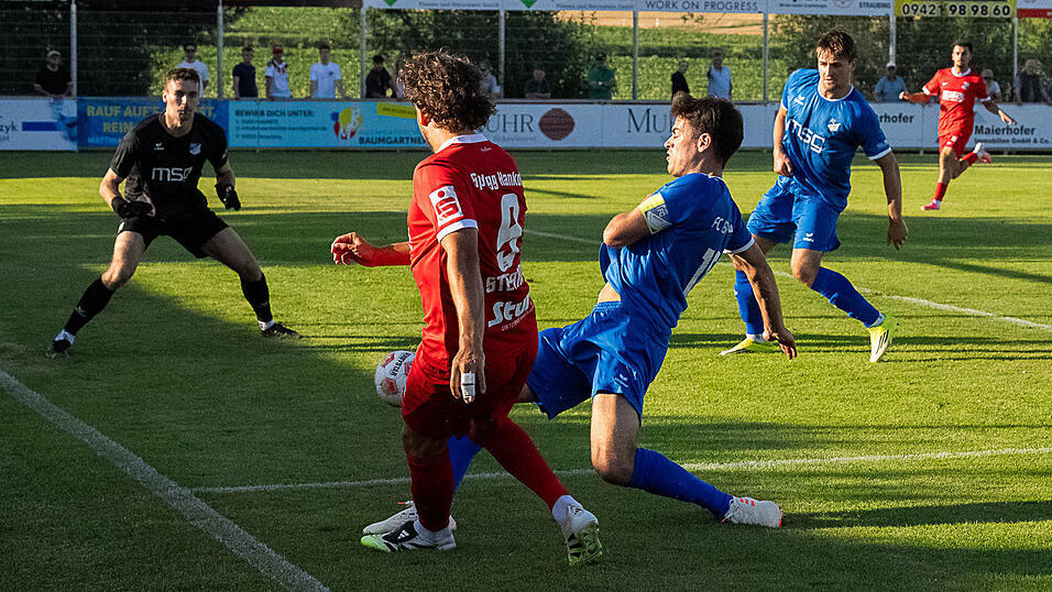 Noch ohne Premierentreffer, aber stets gefährlich: Neuzugang Marco Stefandl kam gegen den FC Ismaning mehrfach zum Abschluss und trug seinen Teil zum ersten Saisonsieg der SpVgg Hankofen bei. Noch ohne Premierentreffer, aber stets gefährlich: Neuzugang Marco Stefandl kam gegen den FC Ismaning mehrfach zum Abschluss und trug seinen Teil zum ersten Saisonsieg der SpVgg Hankofen bei.