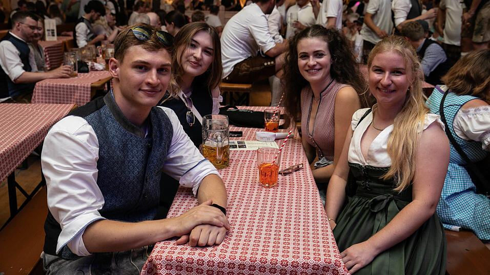 Die Partybilder vom Donnerstag, 14. August, aus dem Festzelt Reisinger. Die Partybilder vom Donnerstag, 14. August, aus dem Festzelt Reisinger.