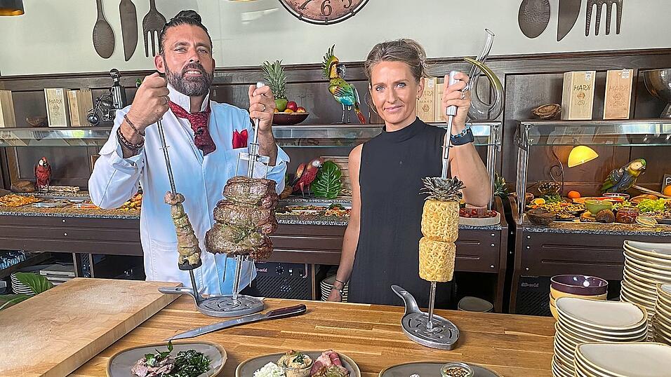 Patrizia Eid betreibt im Mettner Hof mit ihrem brasilianischen Mann Elvis ein Churrasco-Restaurant. Patrizia Eid betreibt im Mettner Hof mit ihrem brasilianischen Mann Elvis ein Churrasco-Restaurant.