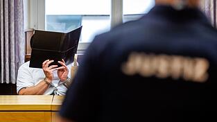 Der 40-J&auml;hrige stand unter anderem wegen schweren Raubs und gef&auml;hrlicher K&ouml;rperverletzung vor Gericht. (Archivbild)