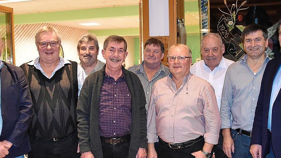 Sie waren schon bei der Vereinsgründung vor 25 Jahren dabei (v. l.): Klaus Böhm, Wolfgang Besner, Simon Selmeier, Herbert Schwertl, Lorenz Ebner, Ludwig Ziegltrum, Rudolf Eder, Ludwig Penger und Karl Stiegler. Sie waren schon bei der Vereinsgründung vor 25 Jahren dabei (v. l.): Klaus Böhm, Wolfgang Besner, Simon Selmeier, Herbert Schwertl, Lorenz Ebner, Ludwig Ziegltrum, Rudolf Eder, Ludwig Penger und Karl Stiegler.