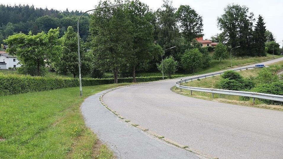 In einer Kurve hatte die Fahrerin versehentlich Vollgas gegeben. In einer Kurve hatte die Fahrerin versehentlich Vollgas gegeben.