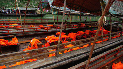 Imke und Andy fahren auf dem längsten Fluss Chinas, dem Jangtse. Imke und Andy fahren auf dem längsten Fluss Chinas, dem Jangtse.