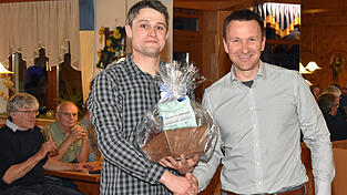 Der Vorsitzende des Vermittlungsrings, Sebastian Wensauer (l.), dankte Matthias Neuner f&uuml;r sein Referat.