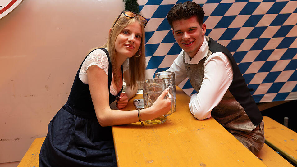 Die Partybilder vom Dienstag, 11. August, aus dem Festzelt Reisinger. Die Partybilder vom Dienstag, 11. August, aus dem Festzelt Reisinger.