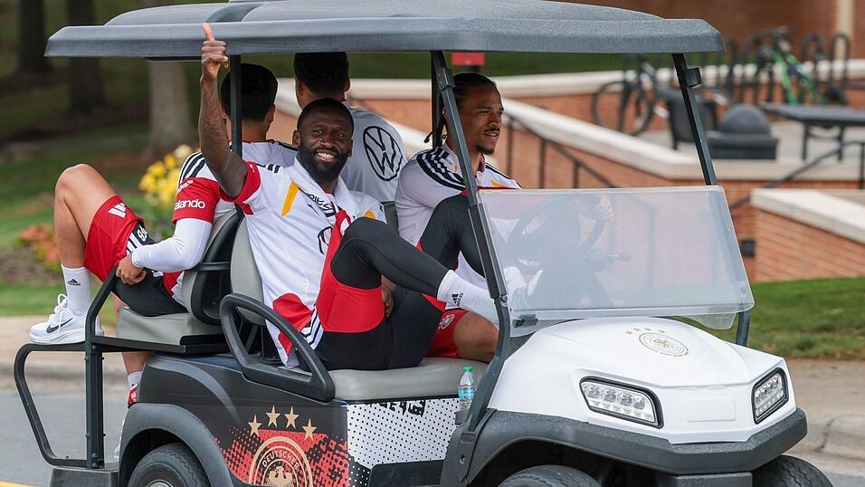 Wohin führt die wilde WM-Fahrt mit der ewigen Turnier-Verheißung Leroy Sané am Steuer? Wohin führt die wilde WM-Fahrt mit der ewigen Turnier-Verheißung Leroy Sané am Steuer?