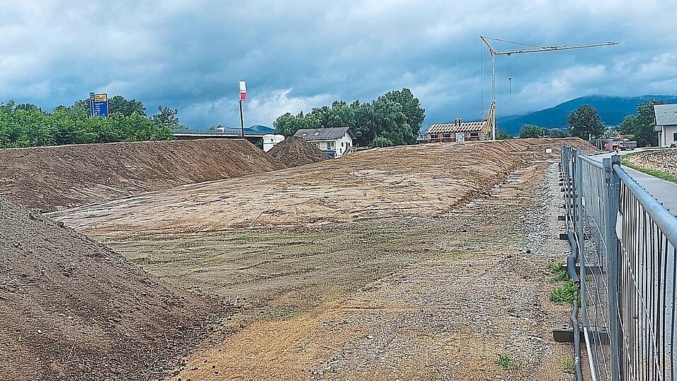 Auf der Baustelle wird derzeit schon alles für den Baubeginn des Betreuen Wohnens vorbereitet. Auf der Baustelle wird derzeit schon alles für den Baubeginn des Betreuen Wohnens vorbereitet.