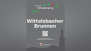 Mit diesen Tafeln soll der &bdquo;Zeitensprungweg&ldquo; den Besucher zu 21 historisch bedeutsamen Geb&auml;uden f&uuml;hren. Mit dem QR-Code lassen sich kurze Sprechsequenzen abrufen. (Entwurf)