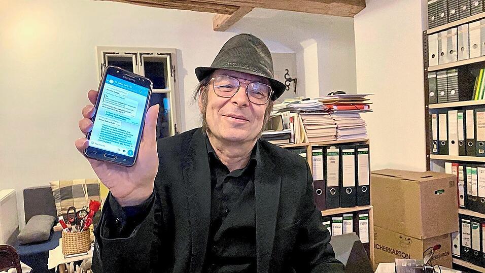 Organisator Stefan Rimek hatte ursprünglich das Hygienekonzept für den Endausscheid immer an die neuesten Anforderungen angepasst. Letztlich lief der Jungautorenwettbewerb dann doch online ab. Organisator Stefan Rimek hatte ursprünglich das Hygienekonzept für den Endausscheid immer an die neuesten Anforderungen angepasst. Letztlich lief der Jungautorenwettbewerb dann doch online ab.