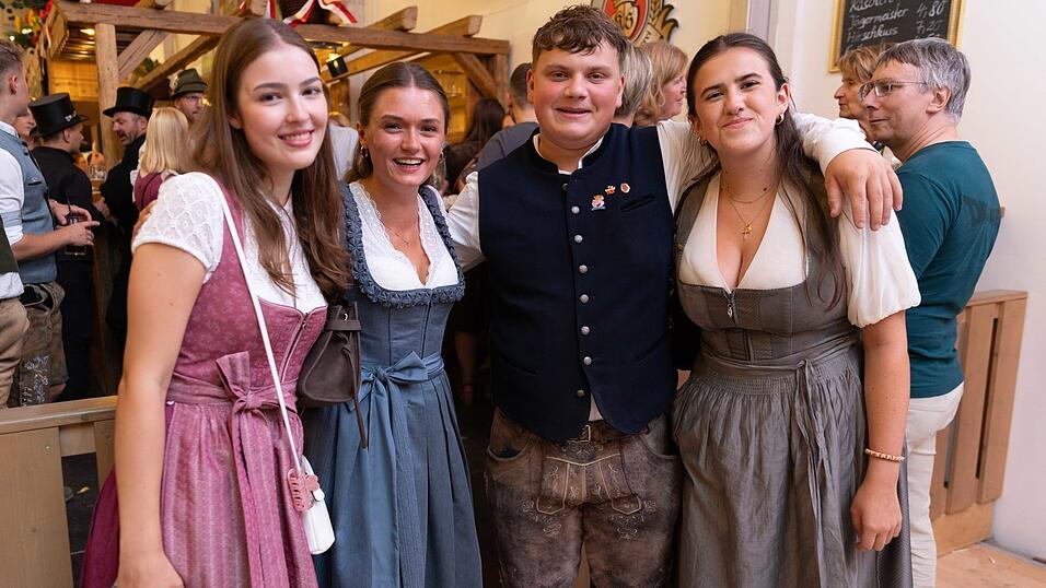 Die Partybilder vom Freitag, 7. August, aus dem Festzelt Greindl. Die Partybilder vom Freitag, 7. August, aus dem Festzelt Greindl.