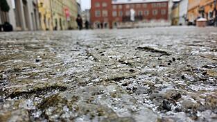 Am Haidplatz war es im Januar 2024 spiegelglatt.