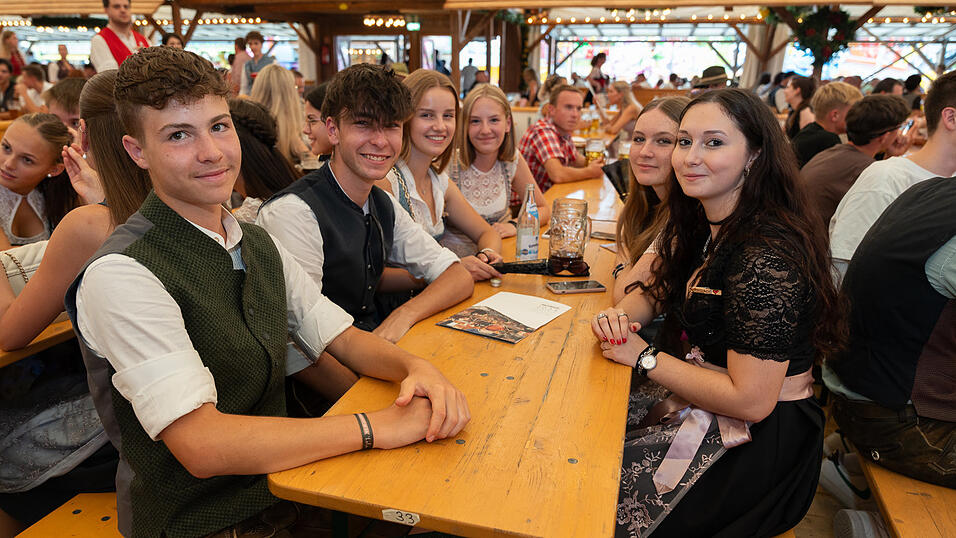 Die Partybilder vom Sonntag, 20. August 2023, aus dem Festzelt Nothaft. Die Partybilder vom Sonntag, 20. August 2023, aus dem Festzelt Nothaft.