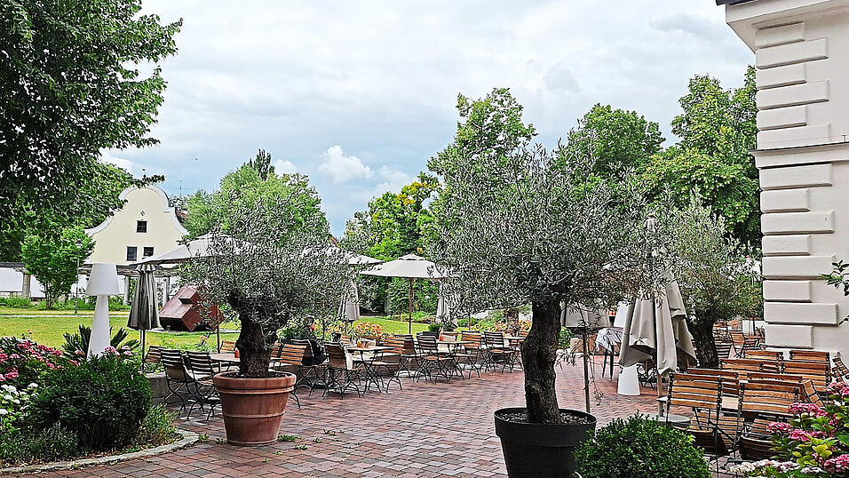 Das Restaurant Rauchensteiner befindet sich mit seiner Terrasse in unmittelbarer Nachbarschaft zum ehemaligen Gasthaus „Zur Insel“ (gelbe Fassade links im Bild), auf dessen Areal eine Seniorenresidenz entstehen soll. Das Restaurant Rauchensteiner befindet sich mit seiner Terrasse in unmittelbarer Nachbarschaft zum ehemaligen Gasthaus „Zur Insel“ (gelbe Fassade links im Bild), auf dessen Areal eine Seniorenresidenz entstehen soll.