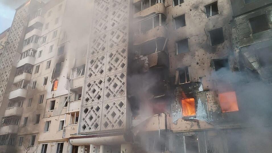 Die Ukraine leidet täglich unter Zerstörungen, will aber keine Friedenslösung, die einer Kapitulation gleichkäme. Die Ukraine leidet täglich unter Zerstörungen, will aber keine Friedenslösung, die einer Kapitulation gleichkäme.