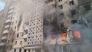 Die Ukraine leidet täglich unter Zerstörungen, will aber keine Friedenslösung, die einer Kapitulation gleichkäme. Die Ukraine leidet täglich unter Zerstörungen, will aber keine Friedenslösung, die einer Kapitulation gleichkäme.