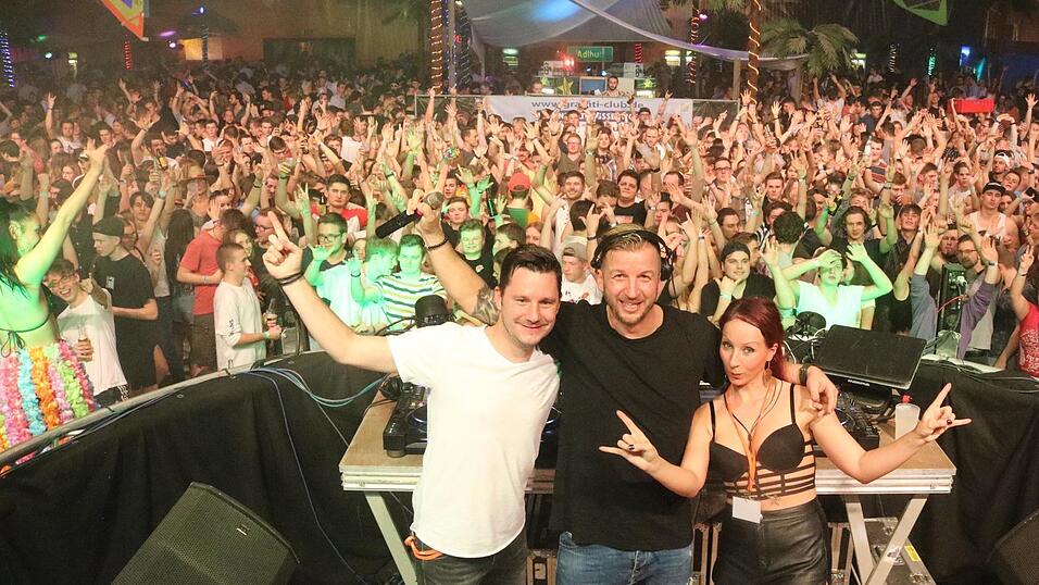 Die Beach-Party der Narrhalla wird im neuen Jahr an vier Tagen zwischen dem 21. und dem 28. Januar stattfinden. Nach den zwei Jahren Corona-Zwangspause setzt man heuer komplett auf Musikauswahl von bew&auml;hrten DJs, eine Live-Band wurde nicht engagiert.