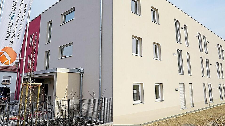 Ein moderner Gebäudekomplex für den Handwerkernachwuchs und für Fachkräfte - das Handwerkerhaus. Ein moderner Gebäudekomplex für den Handwerkernachwuchs und für Fachkräfte - das Handwerkerhaus.