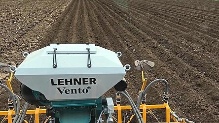 Im Mittelpunkt des Kartoffeltags stand das Verfahren Kartoffelmulchsaat mit Herbstdammbegr&uuml;nung.