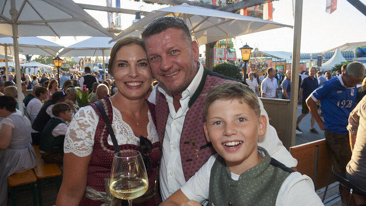 Die Partybilder vom Dienstag, 11. August, aus dem Festzelt Lechner. Die Partybilder vom Dienstag, 11. August, aus dem Festzelt Lechner.