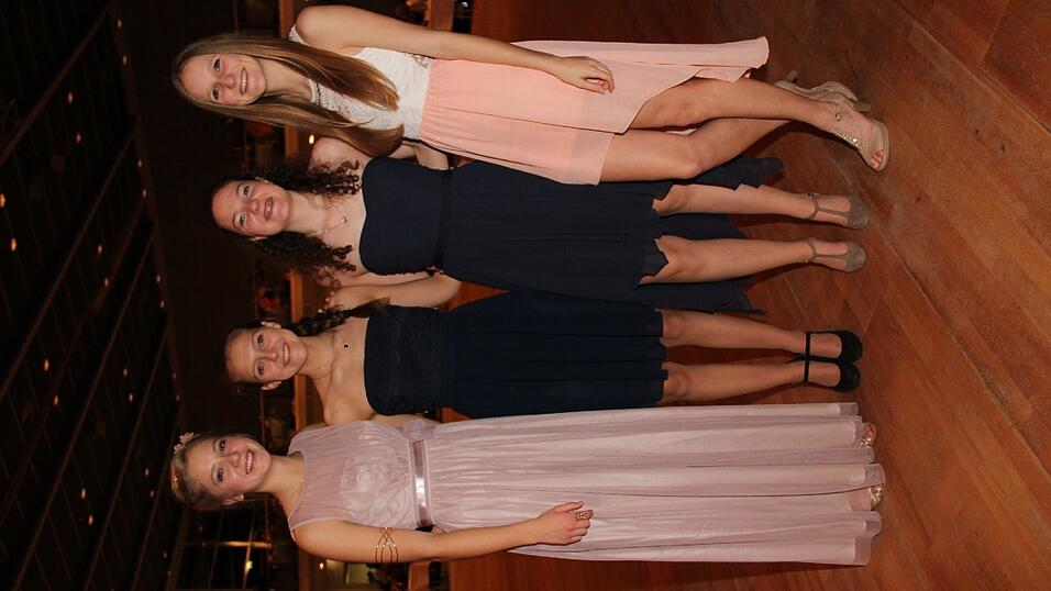 Die Bilder vom Abschlussball der Tanzschule Seidel in der Fraunhofer-Halle am 28. November. Die Bilder vom Abschlussball der Tanzschule Seidel in der Fraunhofer-Halle am 28. November.