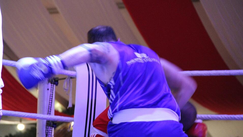 Im Lechner-Festzelt hie&szlig; es am Sonntag wieder 'Let&acute;s get ready to rumble'.