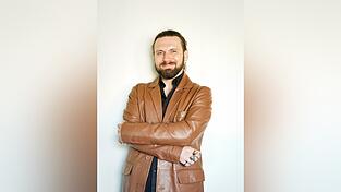 Seit 2005 ist Hans-Jürgen Vogl Gitarrist, Bandleader und Songwriter aus Leidenschaft, seit 2013 ist er Musiklehrer und nun unterrichtet er an der Musikschule ILE Donauschleife.