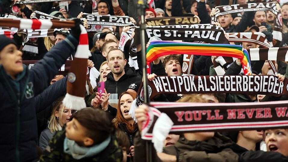 Als Weltpokalsiegerbesieger feierte sich der FC St. Pauli im Jahr 2002.
