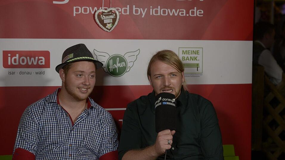 Auch 2019 ist die Single-Couch auf dem Gäubodenvolksfest beliebt. Auch 2019 ist die Single-Couch auf dem Gäubodenvolksfest beliebt.