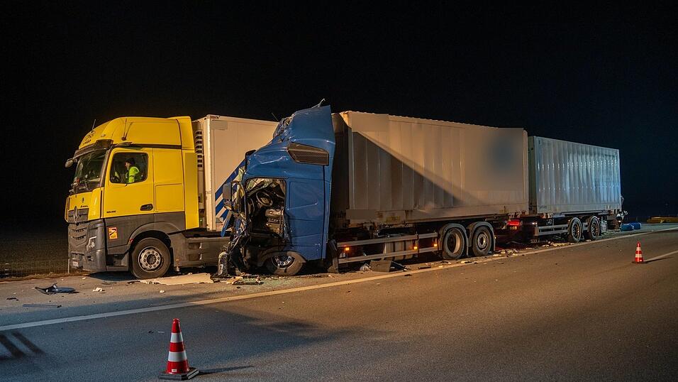 Nach dem ersten Unfall des Tages war die A3 bei Wörth am Mittwoch stundenlang gesperrt - zwei weitere sollten noch folgen. Nach dem ersten Unfall des Tages war die A3 bei Wörth am Mittwoch stundenlang gesperrt - zwei weitere sollten noch folgen.